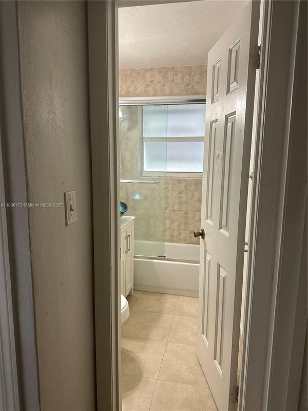 7820 NW 175th St in Hialeah, FL - Building Photo - Building Photo