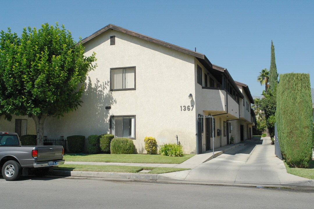 1367 Elm Ave in San Gabriel, CA - Foto de edificio