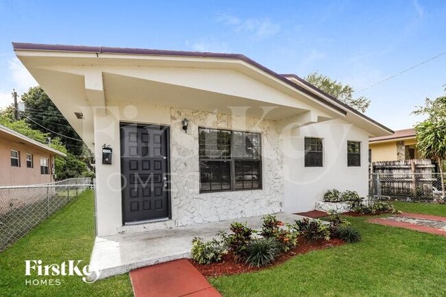 46 NE 187th St in Miami, FL - Building Photo - Building Photo