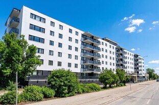 St James Place in Winnipeg, MB - Building Photo