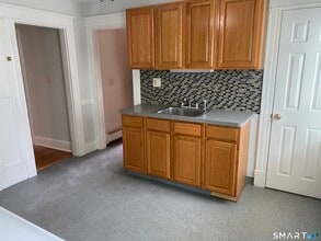 304 Buckingham St in Watertown, CT - Building Photo - Building Photo