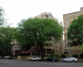 2720 Wisconsin Ave NW in Washington, DC - Building Photo - Building Photo