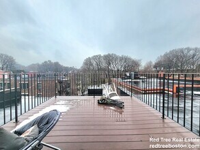 1203 Beacon St, Unit 5 in Brookline, MA - Foto de edificio - Building Photo