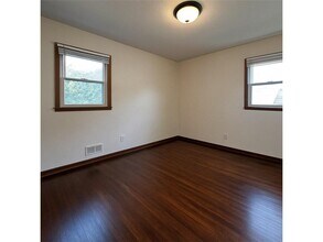 1221 Vincent Pl in Chaska, MN - Building Photo - Building Photo