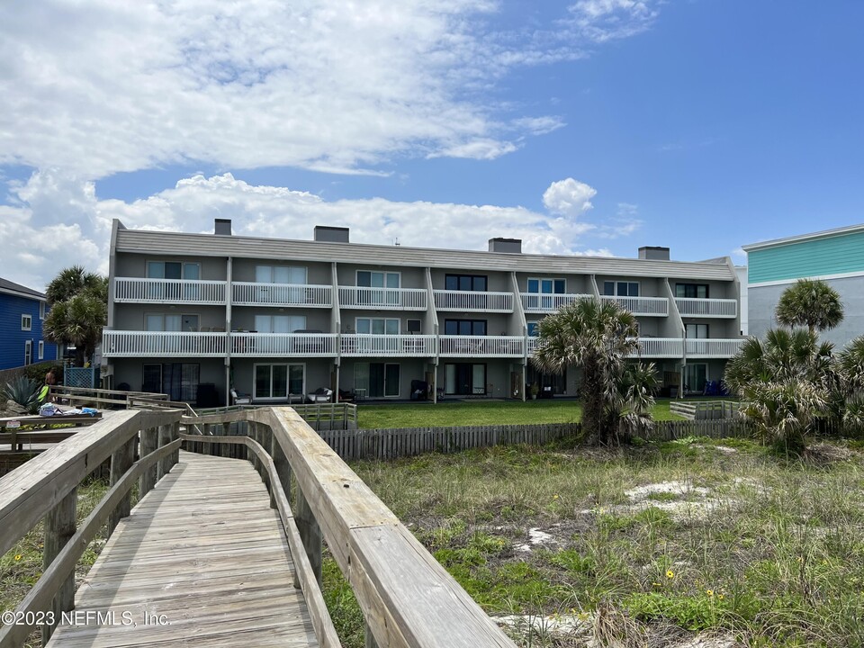 1701 1st St N in Jacksonville Beach, FL - Foto de edificio