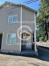 15750 SE Powell Blvd in Portland, OR - Building Photo - Building Photo