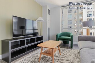 1 E Delaware Pl, Unit SI FL8-ID1358 in Chicago, IL - Building Photo - Building Photo