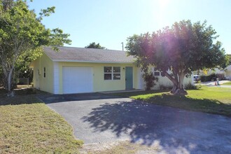 2104 NE 1st Ct in Boynton Beach, FL - Building Photo - Building Photo