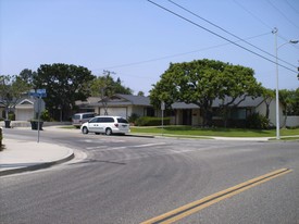 2861 Mendoza Dr in Costa Mesa, CA - Foto de edificio - Building Photo