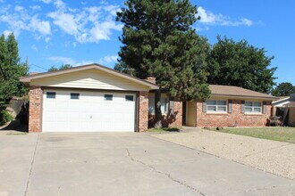 6213 Avenue W in Lubbock, TX - Building Photo - Building Photo