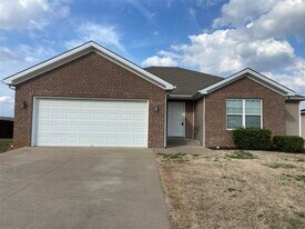 1442 Calgary Way in Bowling Green, KY - Building Photo