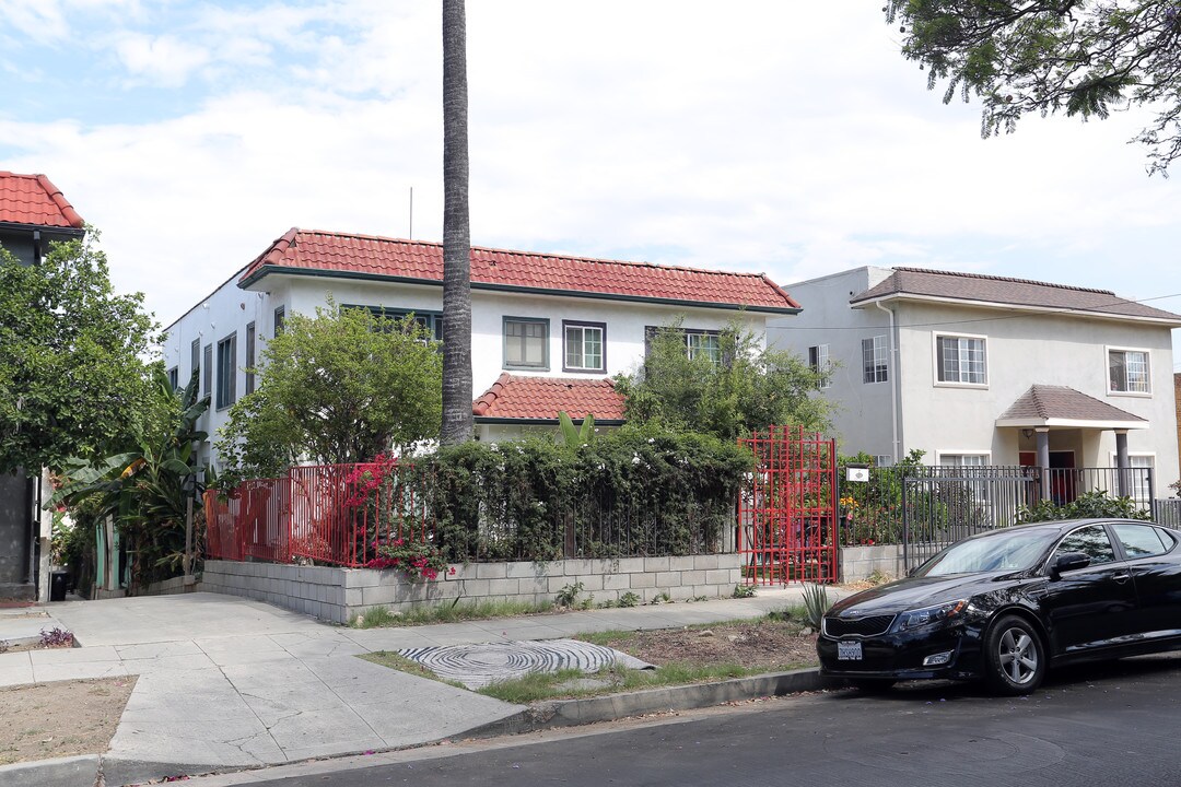 237-239 1/2 N Reno St in Los Angeles, CA - Building Photo