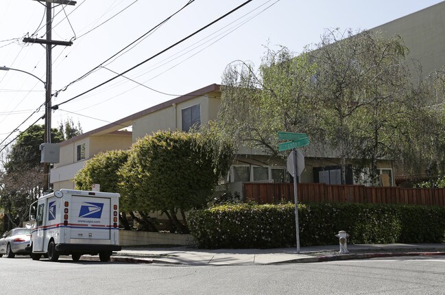 765 Kingston Ave in Oakland, CA - Foto de edificio - Building Photo