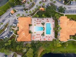 5459 Vineland Rd, Unit 4208 in Orlando, FL - Building Photo - Building Photo