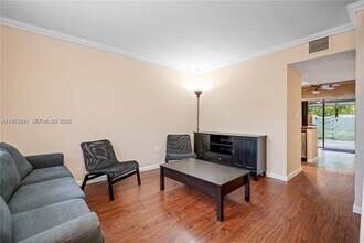 1927 SW 107th Ave in Miami, FL - Building Photo - Building Photo