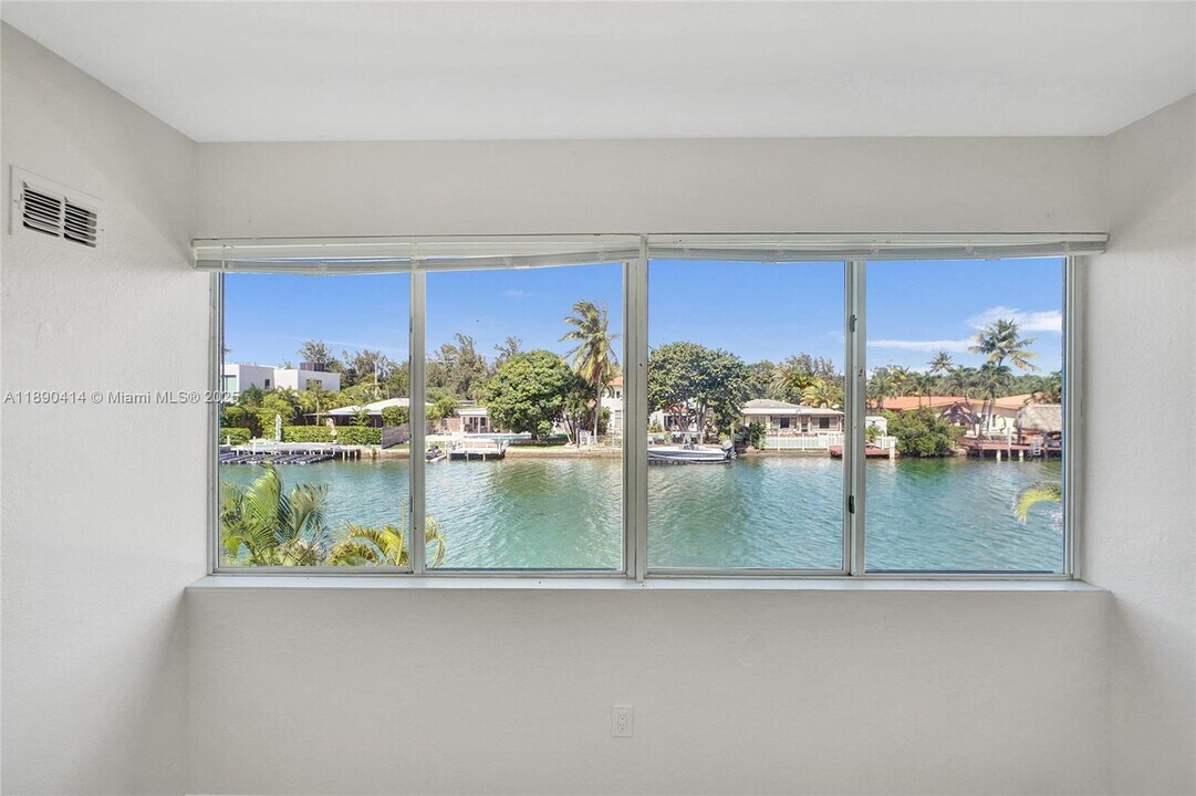 1945 Calais Dr in Miami Beach, FL - Building Photo