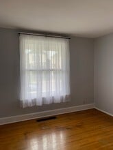 809 pearl st, Unit Pearl 2 ( Downstairs) in Martins Ferry, OH - Building Photo - Building Photo