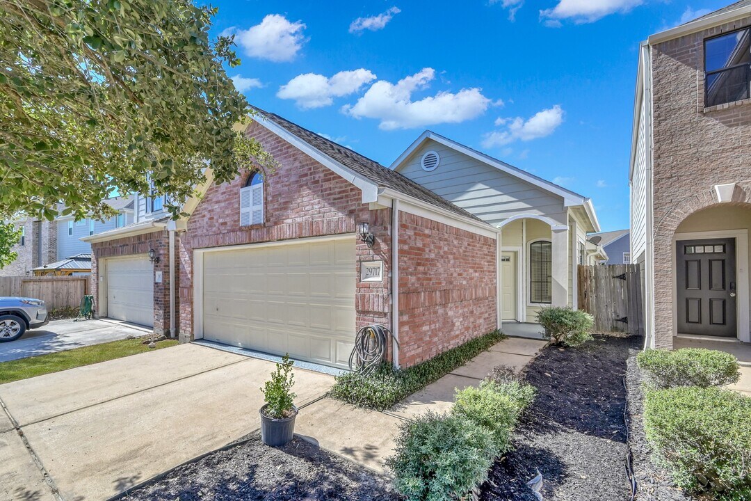 29717 Buffalo Canyon Dr in Spring, TX - Building Photo