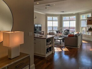 50 Stone Ridge Way in Fairfield, CT - Building Photo - Building Photo