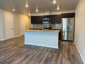 5723 W Albany Pl in Kennewick, WA - Building Photo - Building Photo