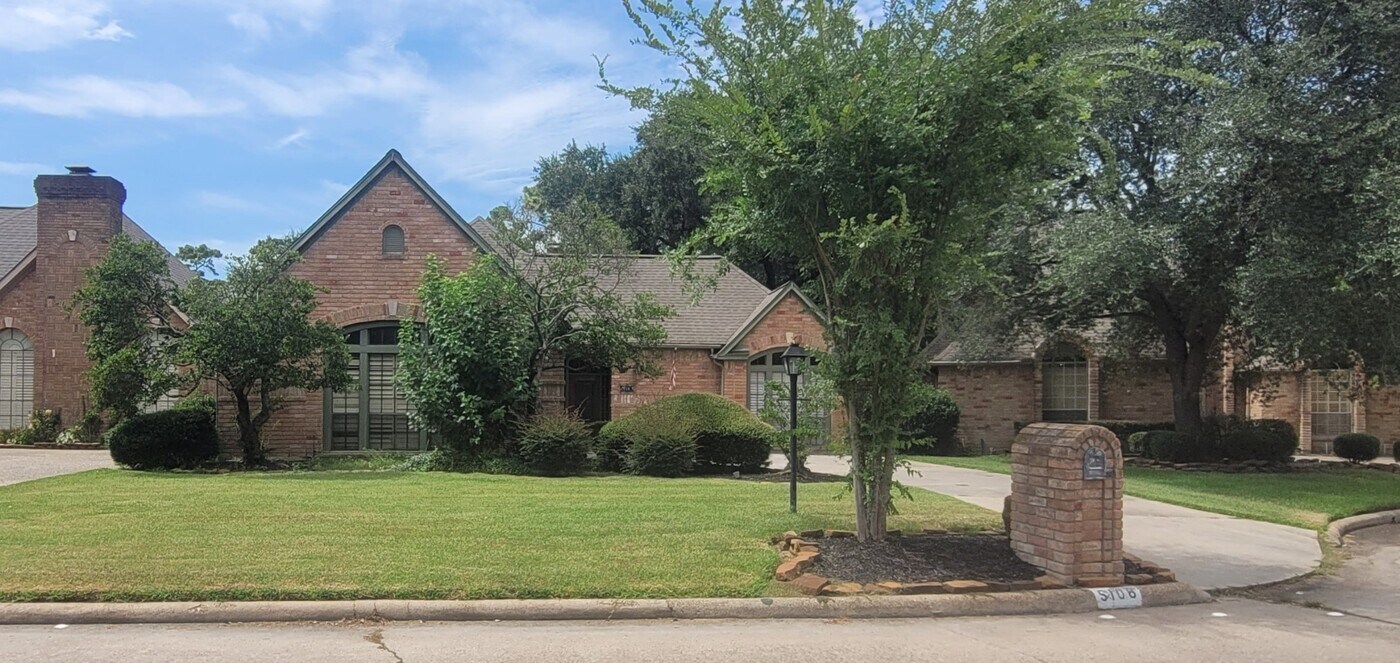 5106 Olympia Fields Ln in Houston, TX - Building Photo