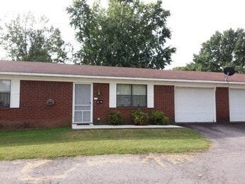 311 McKennon Ct in Clarksville, AR - Building Photo - Building Photo