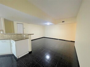 12405 NW 7th St in Miami, FL - Building Photo - Building Photo
