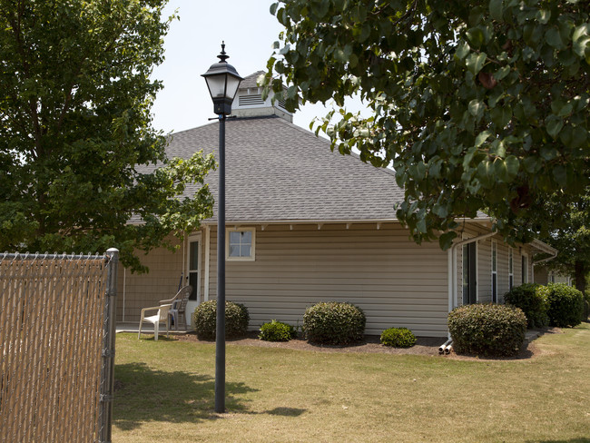 Genesis Circle in Anderson, SC - Foto de edificio - Building Photo