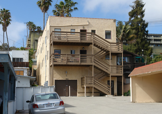 952 Poli St in Ventura, CA - Foto de edificio - Building Photo