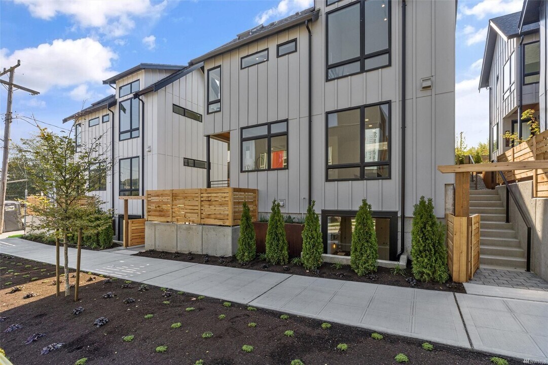 2119 S Walker St, Unit Walker Cottage in Seattle, WA - Building Photo