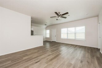 13208 Pine Valley Dr in Dallas, TX - Building Photo - Building Photo