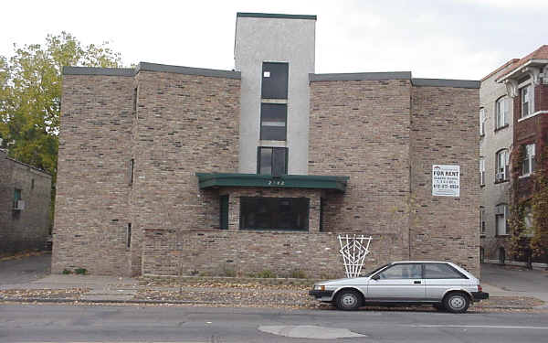 2742 Hennepin Ave in Minneapolis, MN - Foto de edificio