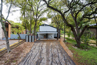 1913 Lightsey Rd in Austin, TX - Foto de edificio - Building Photo