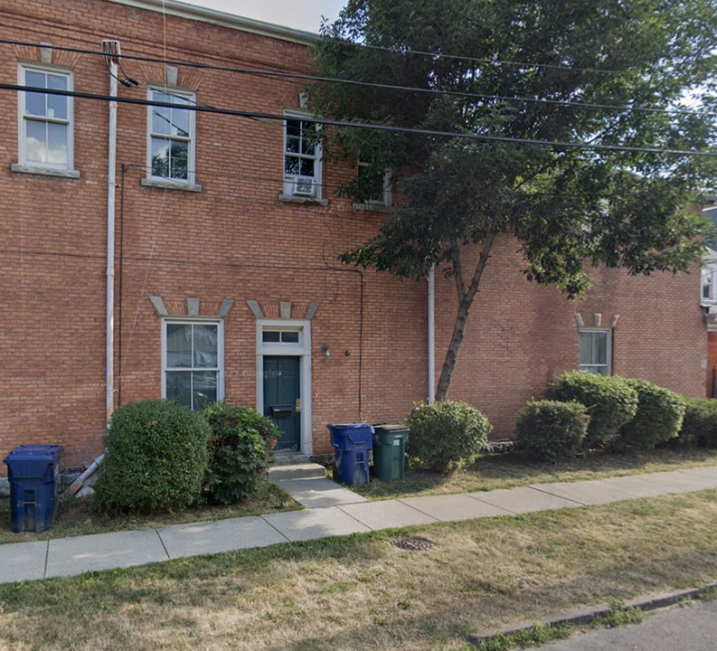 131 Southside Pkwy, Unit 4 in Buffalo, NY - Foto de edificio