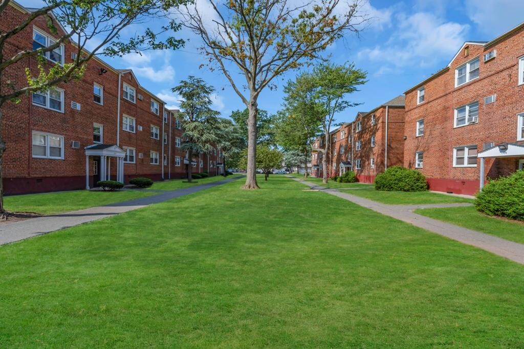 Chilton Hall Apartments in Elizabeth, NJ - Building Photo