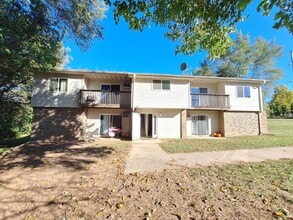 1215 W Beckert Rd, Unit Apartment #6 in New London, WI - Building Photo - Building Photo