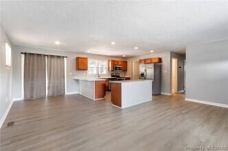 2 Prince Edward Cir in Newport News, VA - Foto de edificio - Building Photo