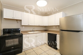 11 Return Ln in Levittown, NY - Building Photo - Building Photo