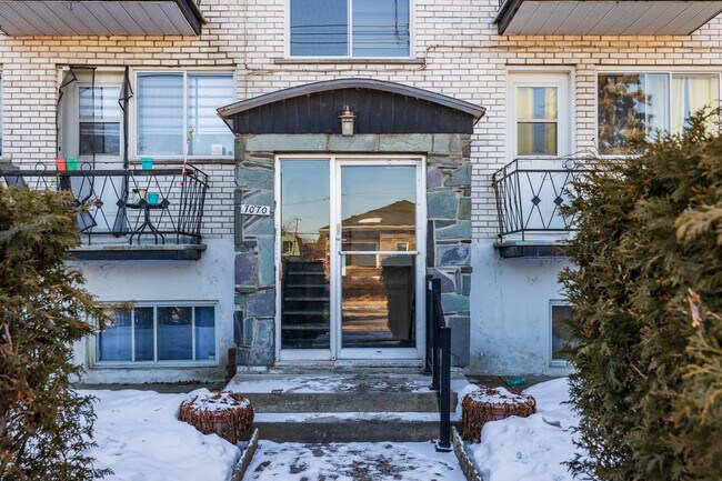 7070 Des Ormeaux Av