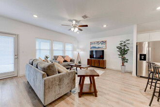 121 Ft Clark Spgs Dr in Hutto, TX - Building Photo - Building Photo