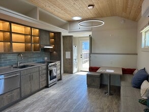 542 Bellevue St in Santa Cruz, CA - Building Photo - Building Photo