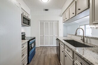 3311 Palm Desert Ln in Missouri City, TX - Building Photo - Building Photo