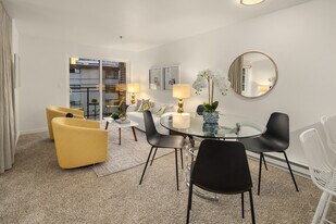 1616 Summit Ave in Seattle, WA - Building Photo