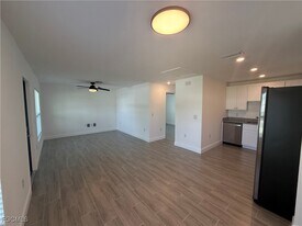 915 Graystone Ave in Lehigh Acres, FL - Building Photo