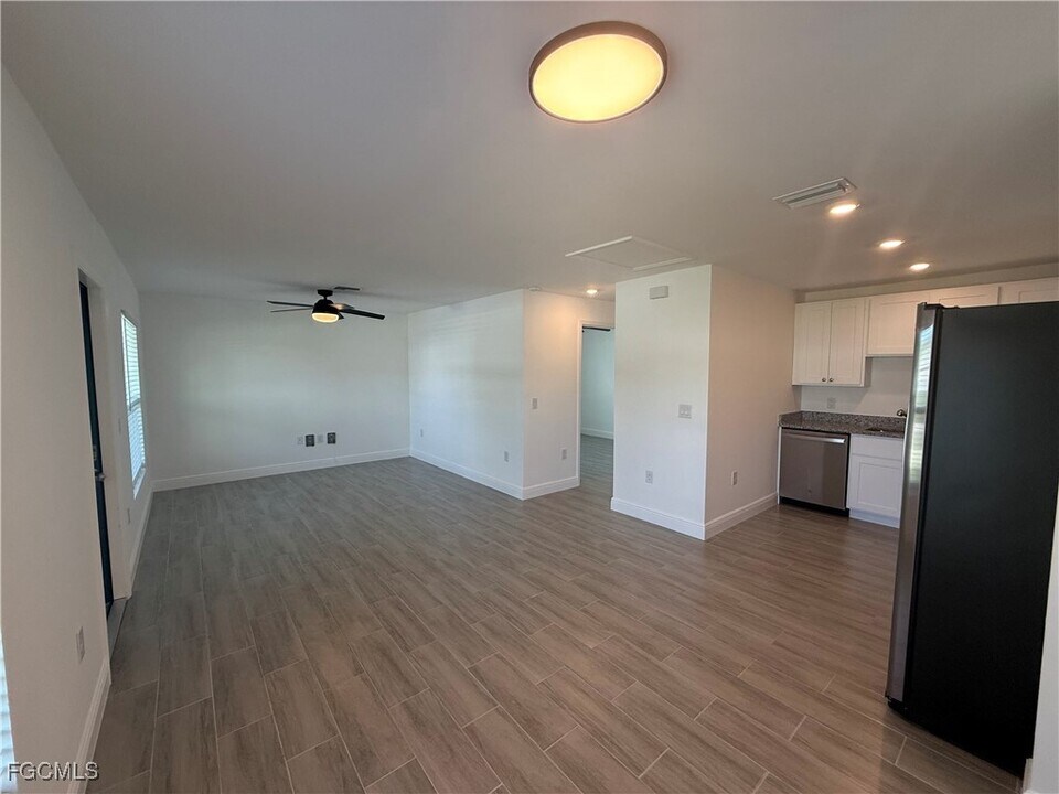 915 Graystone Ave in Lehigh Acres, FL - Building Photo