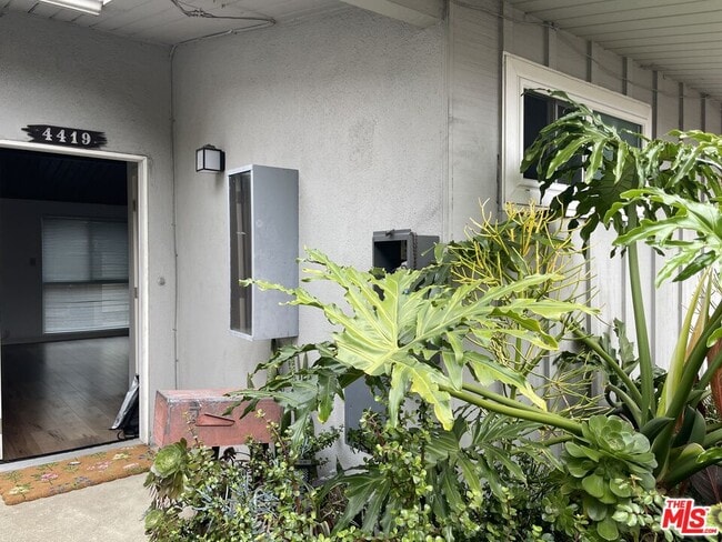 property at 4419 W Rosecrans Ave