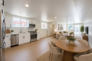 732 E 52nd St in Los Angeles, CA - Building Photo