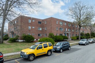 Bell Court Condos in East Hartford, CT - Foto de edificio - Building Photo