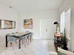 1074 Bluewood Terrace in Weston, FL - Building Photo - Building Photo
