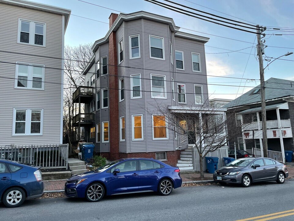 94 Mellen St in Portland, ME - Building Photo